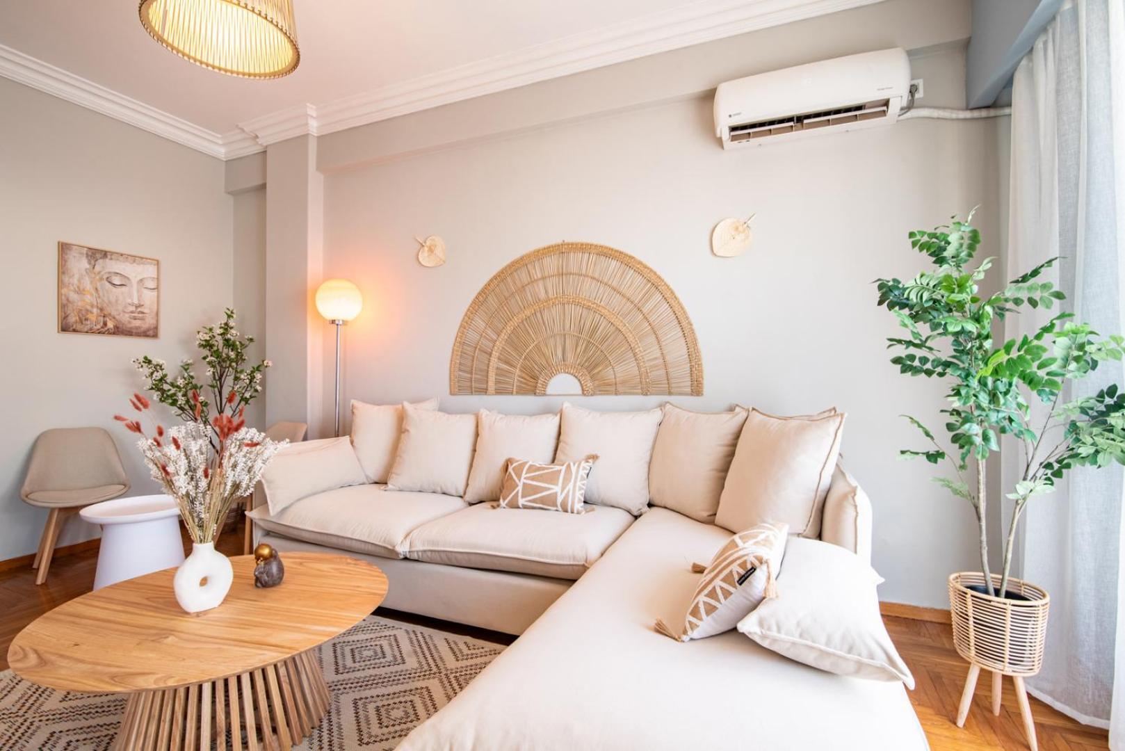 Plaka Historical Center Retreat *